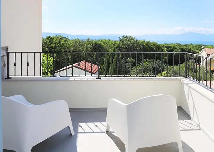 Solaris Vila *