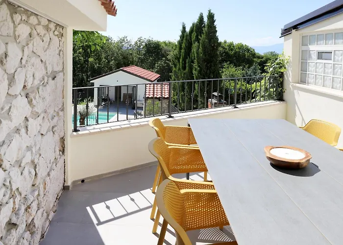 Solaris Vila *